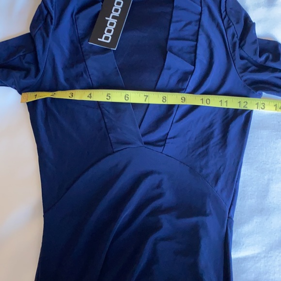 Boohoo plunge neckline long sleeve bodysuit in US 2 - Picture 5 of 11
